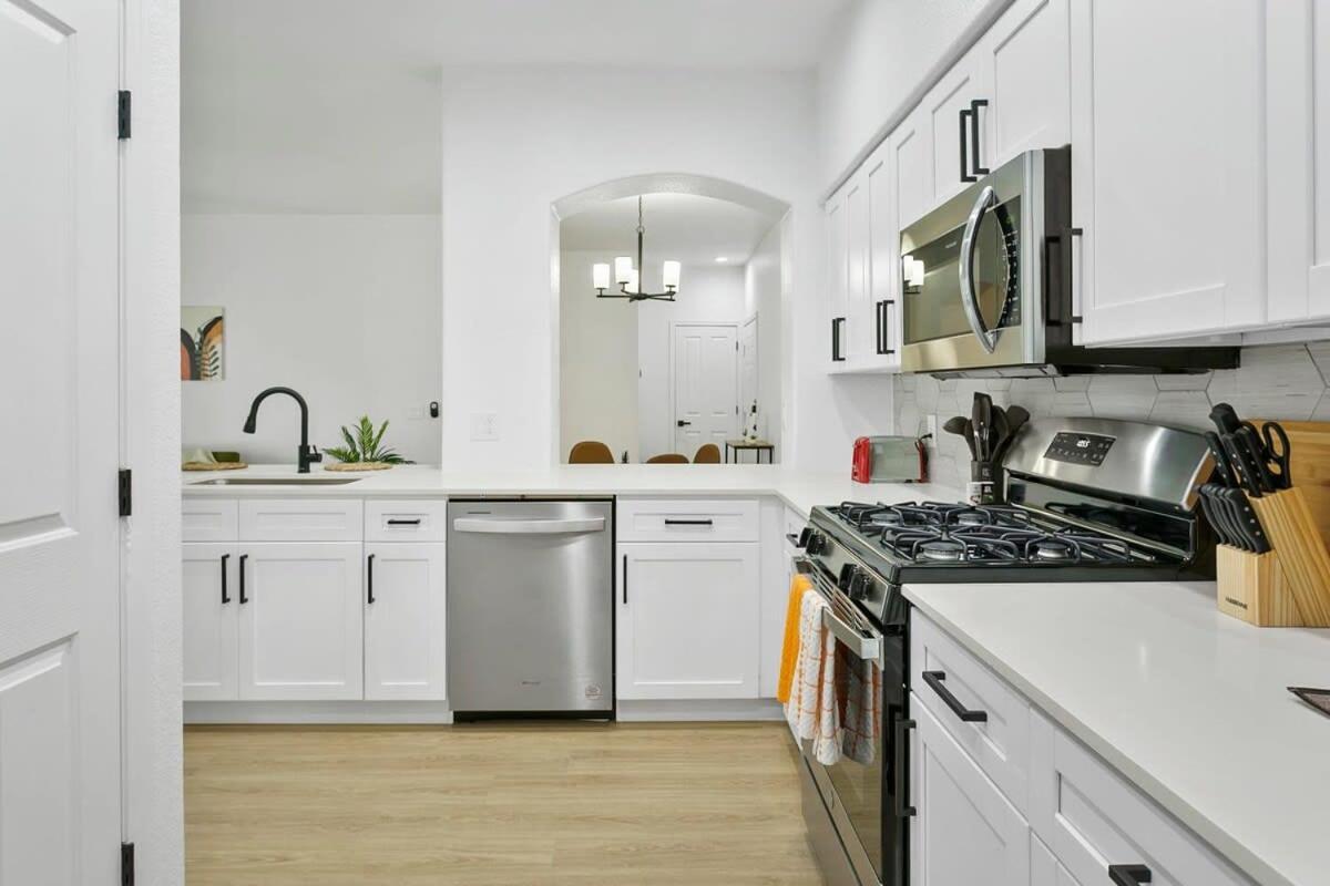 Cozysuites Glendale By The Stadium With Pool 02 Экстерьер фото